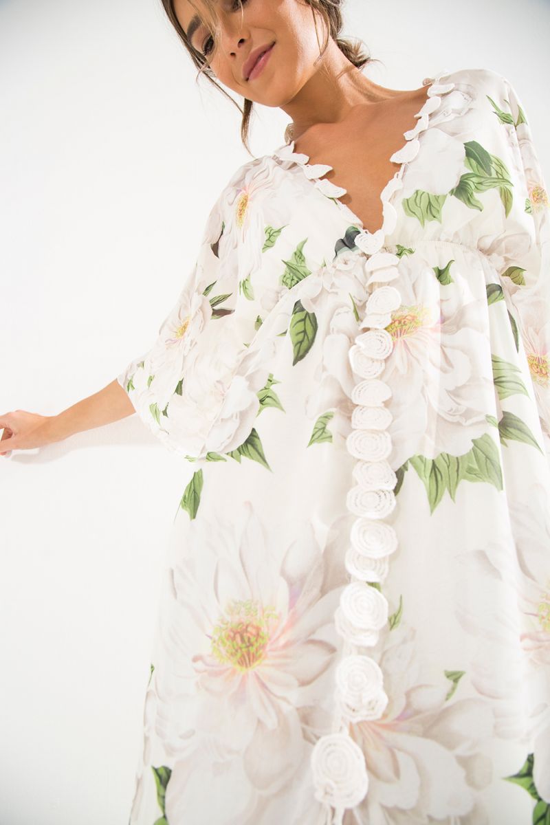 White long beach dress with flowers - MAX FLOWER KAFTAN