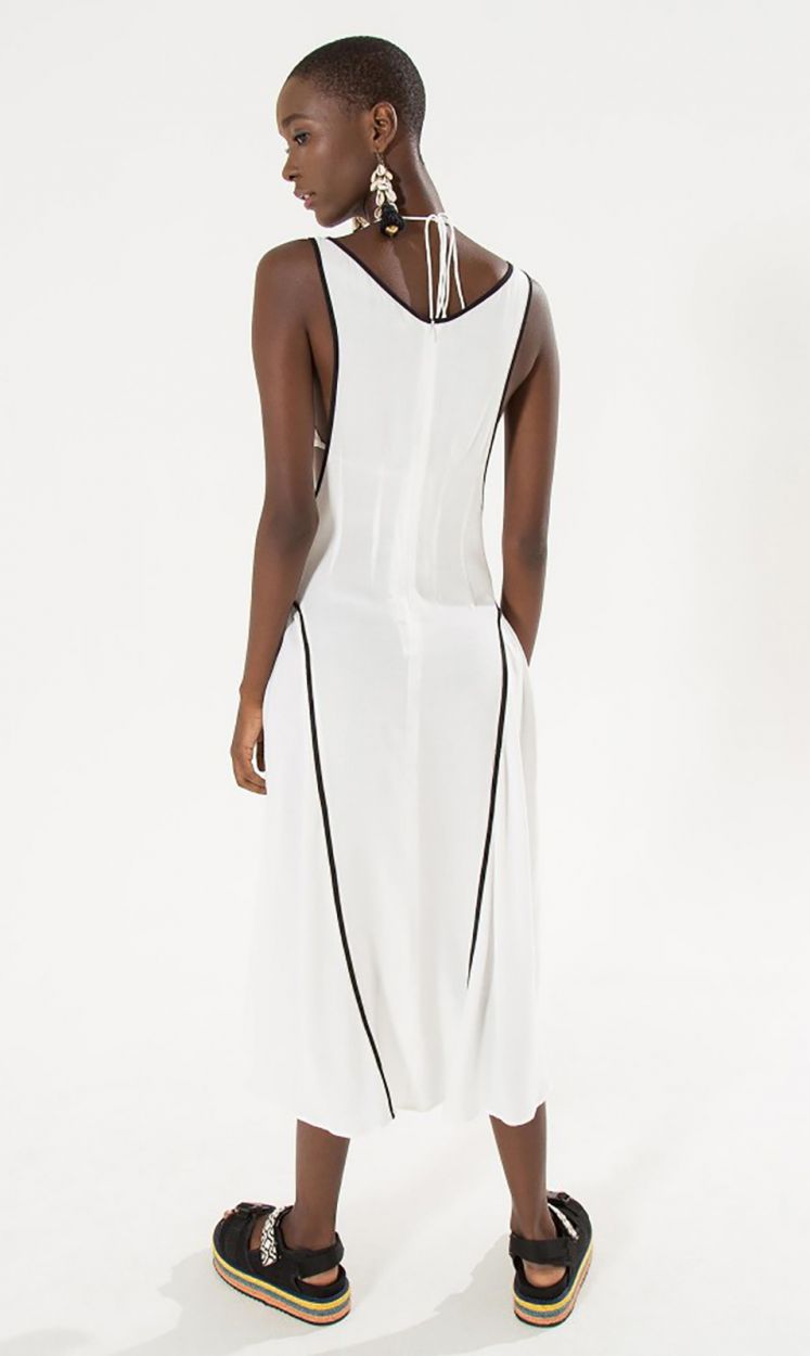 White beach dress with black motives - VESTIDO BORDADO FLOCADO