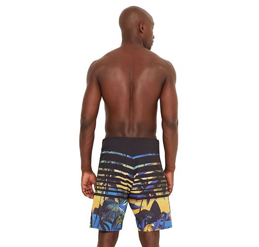 Boardshorts with a tropical sunset print - MID ENTARDECER