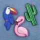 Lote de 3 distintivos tucano/flamingo rosa/cato - BADGES TROPICAL