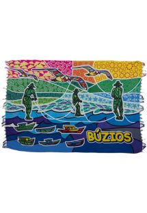 这款裹巾是一幅色彩斑斓的画，由渔夫、海岸、小船和鲜艳的背景组成 - CANGA BUZIOS