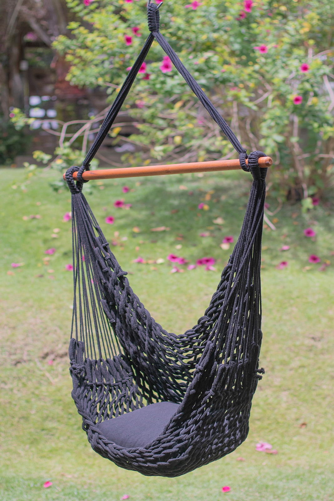 해먹 手作りの黒いロープハンモッククチェア Cadeira C Corda Preto ブランド Santa Luzia